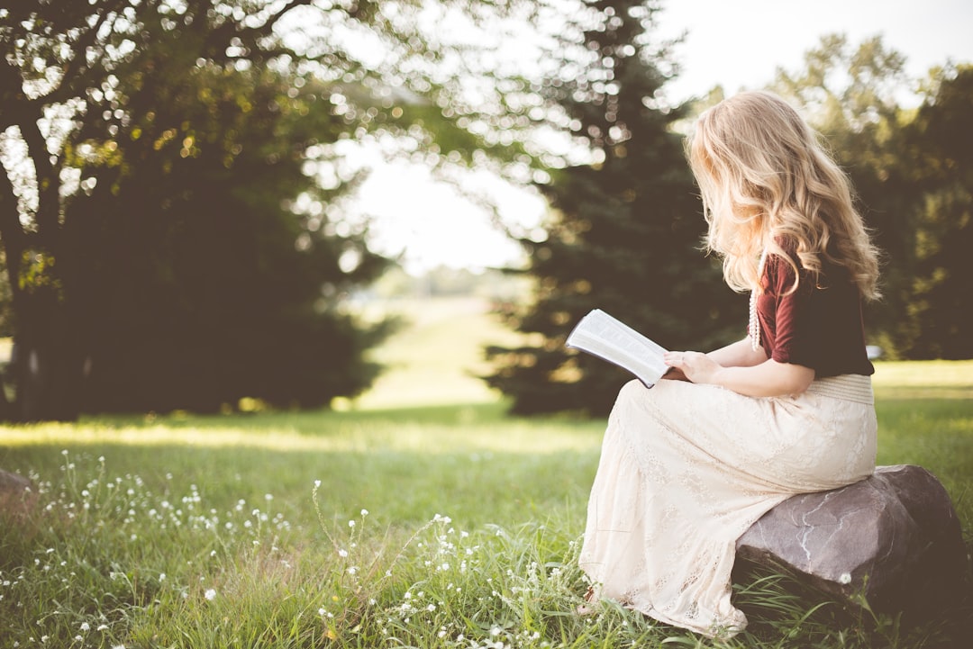 découvrez notre sélection de prénoms arabes musulmans pour filles, alliant tradition et modernité. trouvez le prénom parfait qui reflète la culture et les valeurs spirituelles, avec des significations riches et inspirantes.