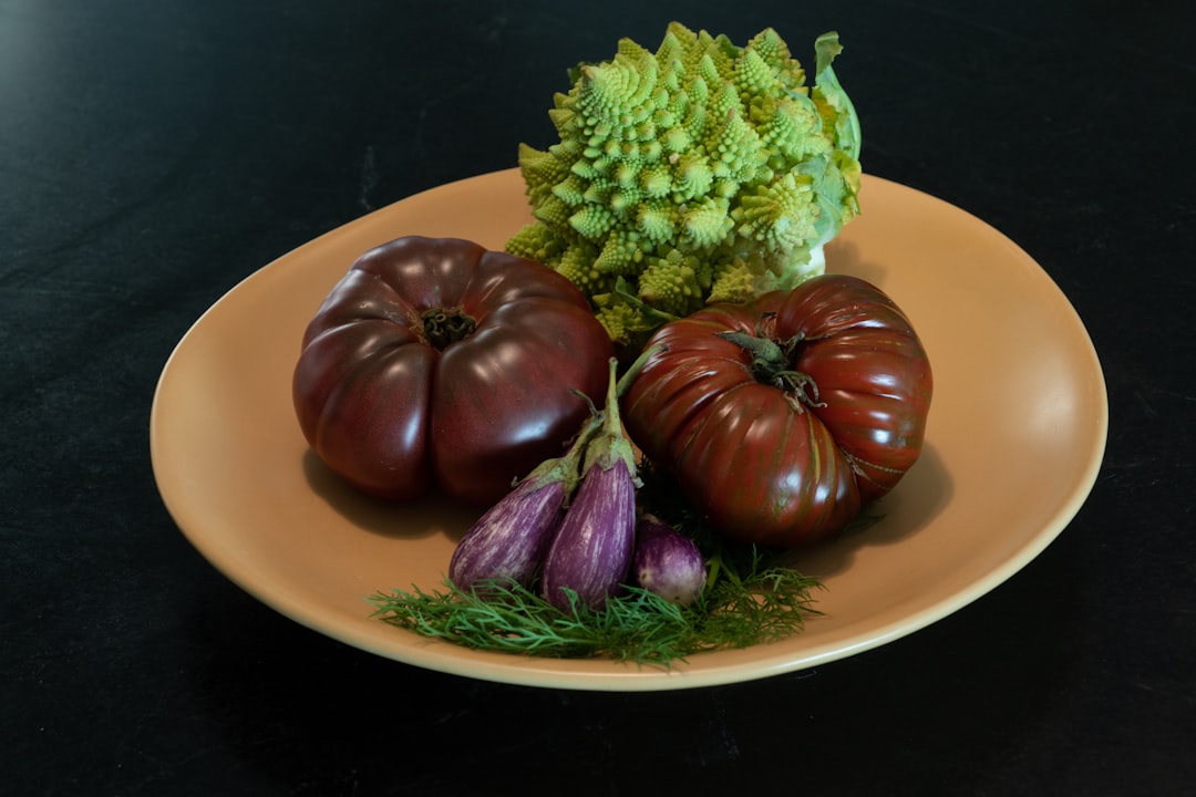 découvrez le romanesco, ce légume vivant et fascinant aux formes géométriques intrigantes. apprenez ses bienfaits nutritionnels, ses astuces de cuisson et des recettes délicieuses pour en faire l'ingrédient vedette de vos plats.