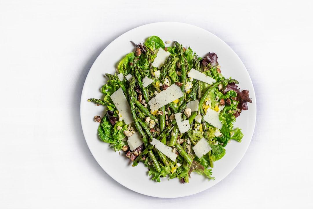 découvrez les bienfaits de l'asperge, ce légume délicat et savoureux. apprenez-en plus sur ses variétés, ses propriétés nutritives et comment l'intégrer dans vos recettes pour un repas sain et gourmet.