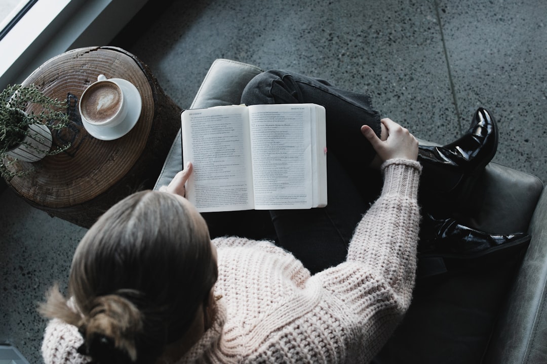 découvrez l'univers des prénoms chrétiens, explorant leur signification, leur origine et leur popularité à travers les âges. trouvez le prénom parfait pour votre enfant, inspiré par la foi et la tradition.