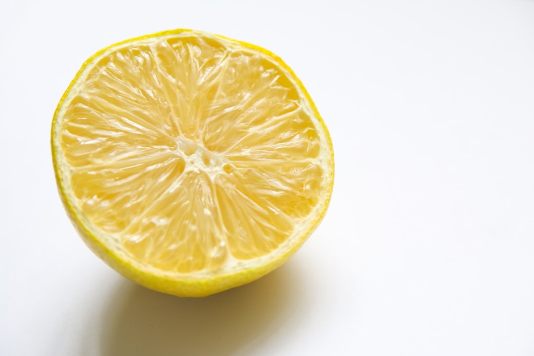 découvrez la fraîcheur éclatante du zeste de citron ! apprenez à l'utiliser en cuisine pour rehausser vos plats, desserts et boissons avec une touche d'acidité et de vitalité. explorez nos astuces et recettes pour profiter pleinement de cet ingrédient incontournable.