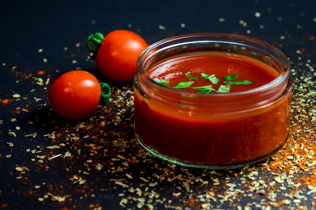 découvrez l'univers savoureux des sauces : des recettes variées, des astuces de préparation et des idées d'utilisation pour rehausser vos plats au quotidien.