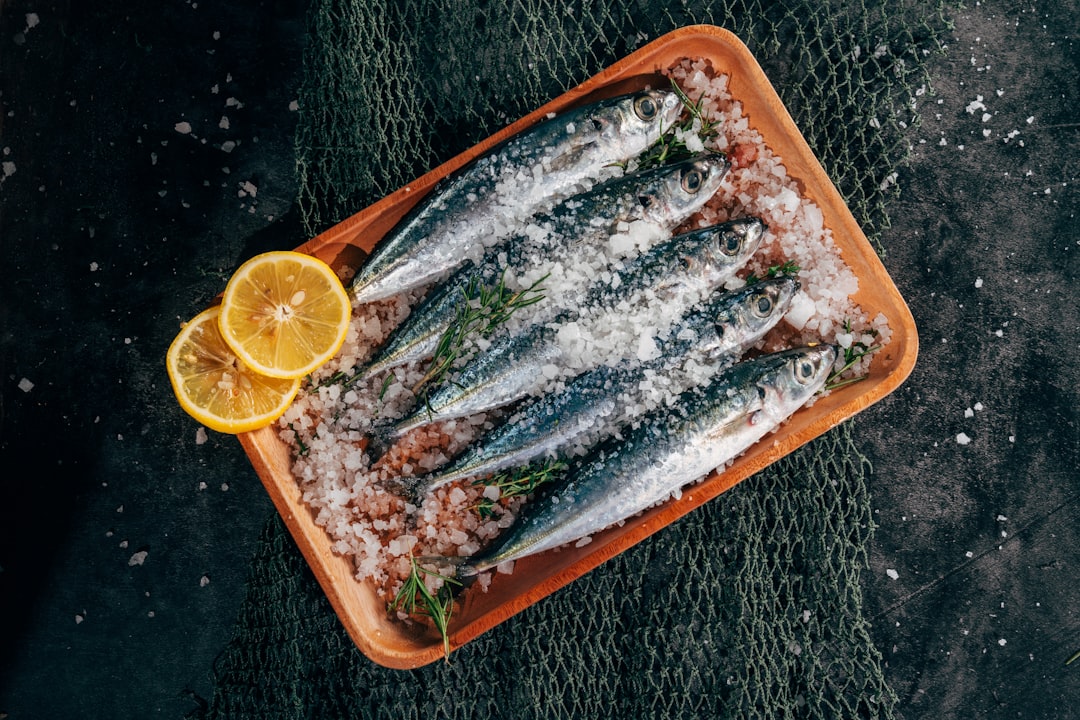 découvrez notre sélection exquise de fruits de mer frais, allant des crevettes juteuses aux huîtres délicates. plongez dans un monde de saveurs marines avec nos recettes savoureuses et nos astuces de préparation, idéales pour tous les amateurs de gastronomie. savourez le plaisir des produits de la mer dans votre assiette!