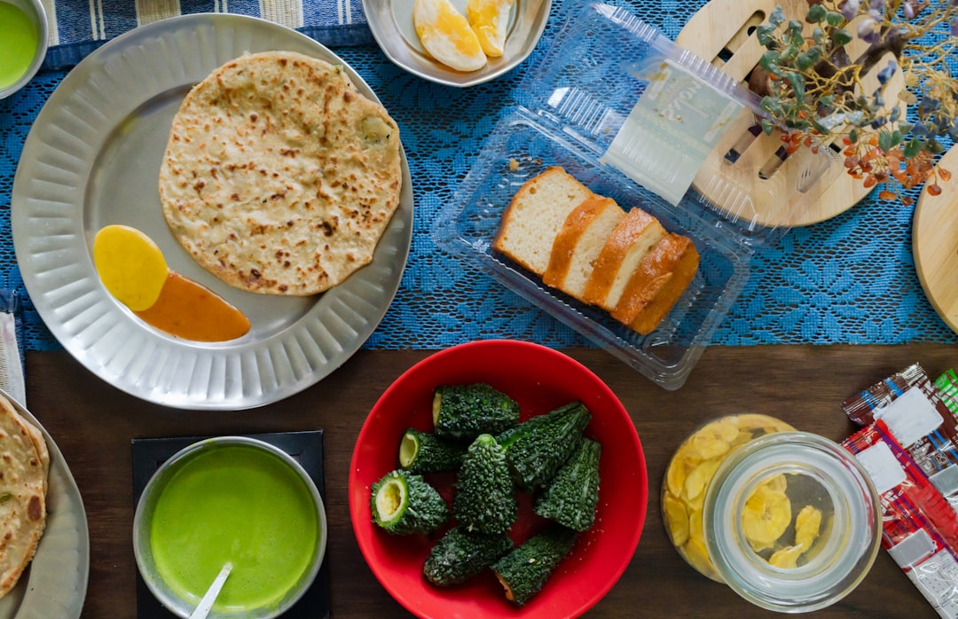 découvrez l'univers savoureux du chutney, une délicieuse sauce d'accompagnement à base de fruits et d'épices. idéale pour rehausser vos plats, le chutney apporte une touche sucrée et épicée à vos repas. explorez nos recettes créatives et apprenez à préparer ce condiment exotique qui ravira vos papilles.