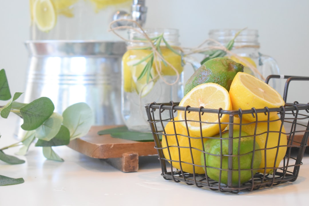 découvrez le finger lime, un agrume innovant aux saveurs uniques et à la texture originale. parfait pour rehausser vos plats, cocktails et desserts, cet étonnant fruit promet une expérience gustative inoubliable. apprenez tout sur ses bienfaits, ses utilisations culinaires et comment l'intégrer dans votre alimentation.
