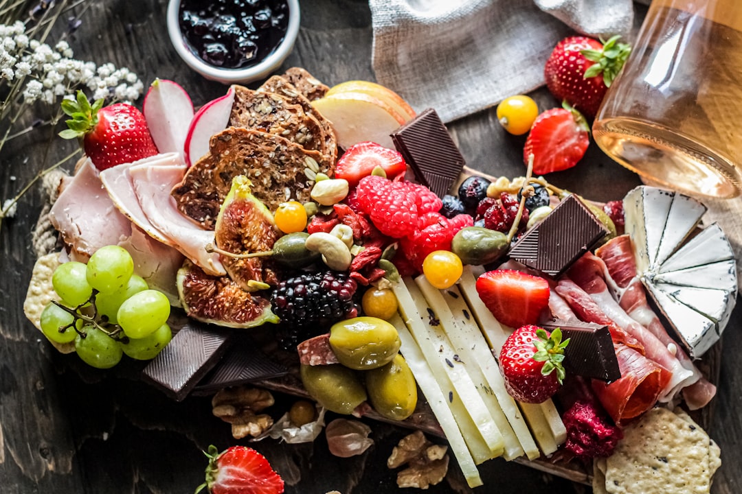découvrez l'univers savoureux des chutneys, ces sauces exotiques à base de fruits et d'épices qui rehaussent vos plats avec une touche d'originalité. apprenez à les préparer facilement et à les intégrer dans vos recettes pour une explosion de saveurs.