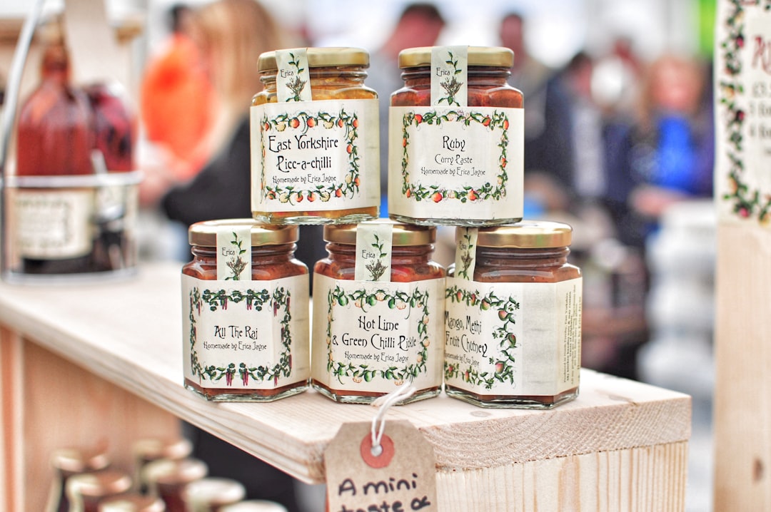 découvrez l'univers savoureux du chutney, cette délicieuse confiture d'origine indienne, préparée à base de fruits, d'épices et d'herbes. parfait pour accompagner vos plats ou en tant que condiment original, le chutney saura éveiller vos papilles et ajouter une touche d'exotisme à vos repas.