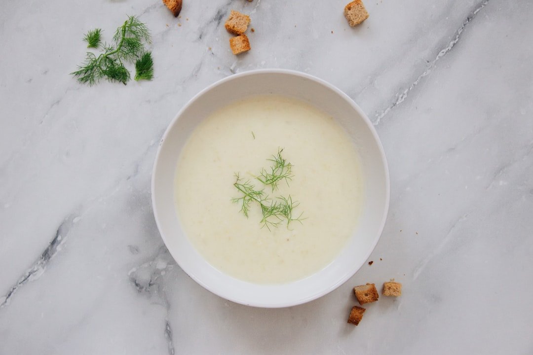 découvrez le fenouil, une plante aromatique aux multiples vertus ! apprenez tout sur ses bienfaits nutritionnels, ses utilisations en cuisine, et comment l'intégrer dans votre alimentation quotidienne. profitez d'une expérience culinaire unique avec cet ingrédient savoureux et sain.