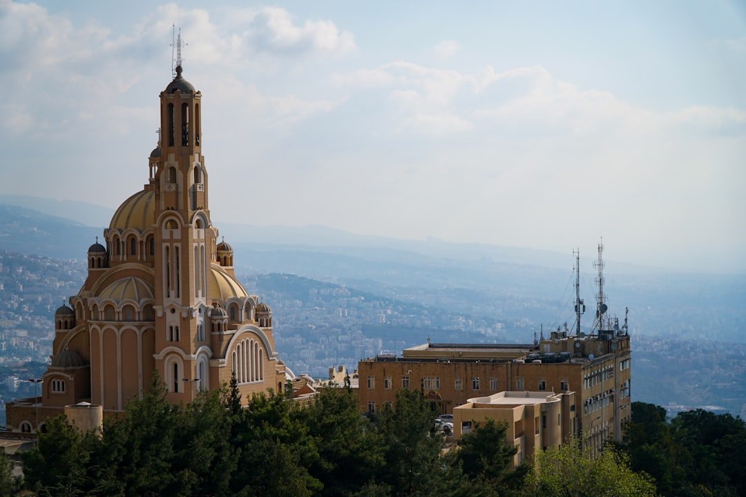 découvrez la harissa, cette délicieuse pâte épicée originaire d'afrique du nord. idéale pour relever vos plats, elle apporte une explosion de saveurs à vos recettes et est parfaite pour assaisonner viandes, légumes et sauces. plongez dans l'univers de la cuisine méditerranéenne avec la harissa.