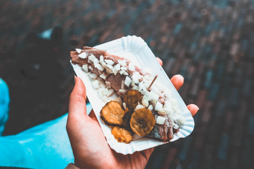 découvrez tout sur le hareng, un poisson riche en saveurs et en bienfaits nutritionnels. apprenez à le cuisiner, ses variétés, et les meilleures recettes pour apprécier ce délice marin.