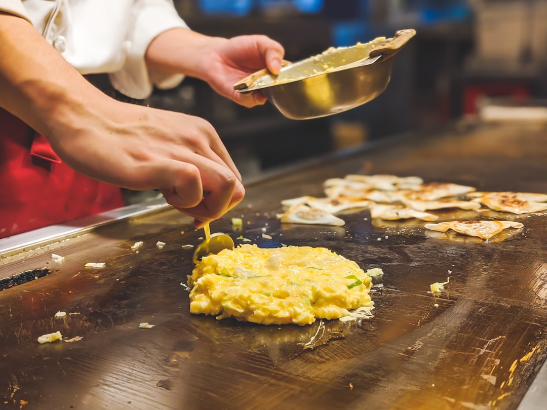 découvrez notre délicieuse recette d'omelette, un plat simple et savoureux qui peut être personnalisé selon vos goûts. parfait pour un petit-déjeuner rapide ou un repas léger, apprenez à maîtriser l'art de l'omelette avec des ingrédients frais et des astuces de chef.