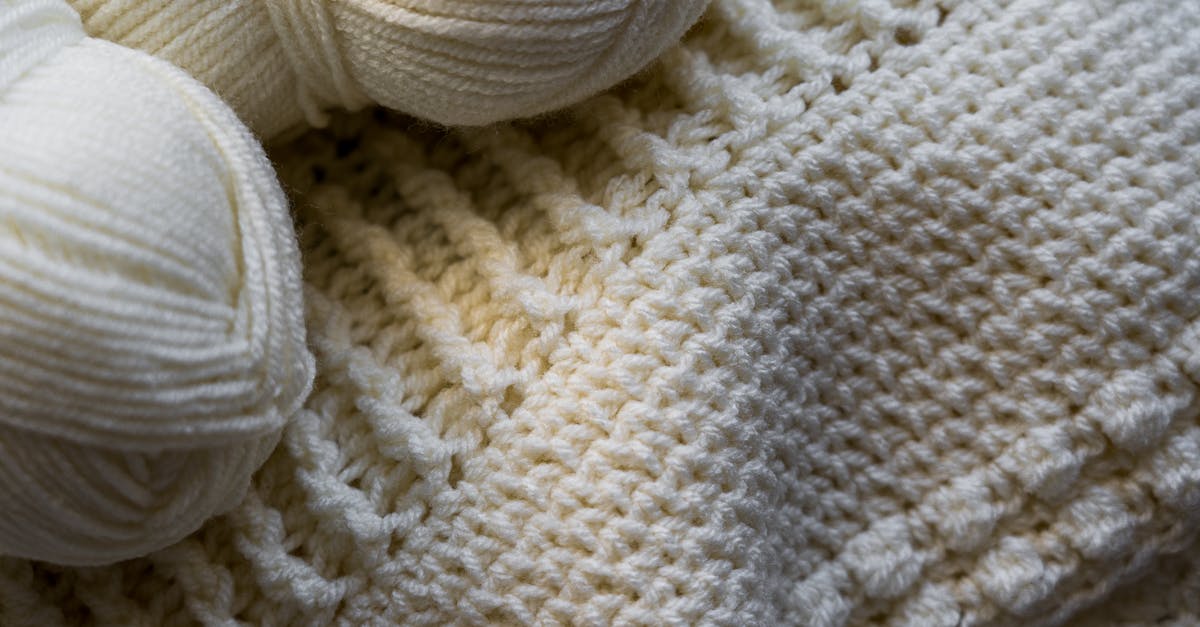 découvrez l'élégance intemporelle du cashmere, une laine luxueuse qui allie douceur, chaleur et confort. explorez notre collection raffinée de vêtements et accessoires en cashmere, parfaits pour rehausser votre style tout en bénéficiant d'un confort inégalé.