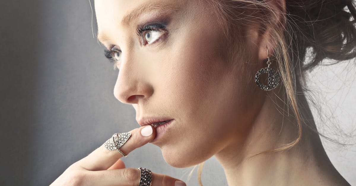 découvrez notre collection exclusive de boucles d'oreilles, alliant élégance et modernité. que vous recherchiez des pièces classiques ou contemporaines, trouvez le bijou parfait pour rehausser votre style au quotidien.