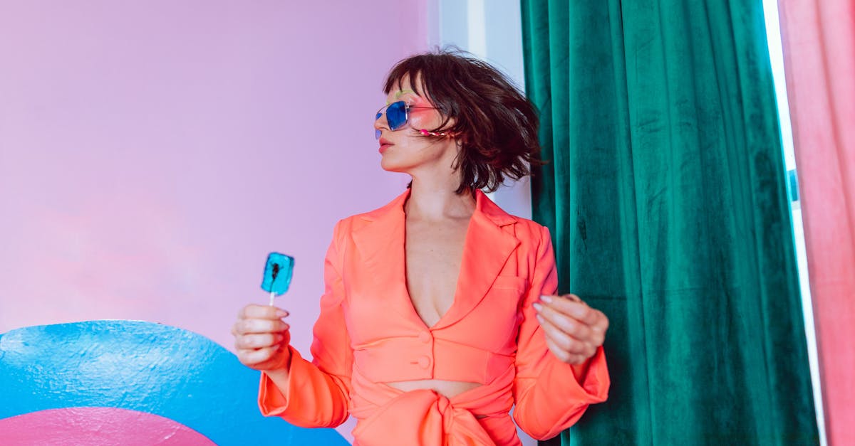 découvrez la génération z : des jeunes influents, connectés et engagés qui façonnent les tendances sociales, culturelles et technologiques de demain. explorez leurs valeurs, aspirations et l'impact qu'ils ont sur le monde.