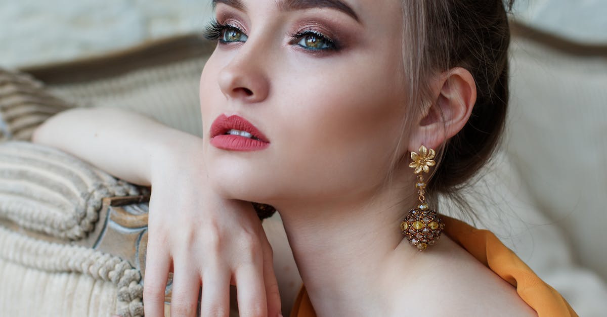 découvrez les dernières tendances en matière de coiffure ! que vous recherchiez des coupes modernes, des coiffures élégantes pour des occasions spéciales ou des astuces pour entretenir vos cheveux, notre guide complet sur les haistyling vous inspire et vous aide à trouver le style qui vous correspond le mieux.