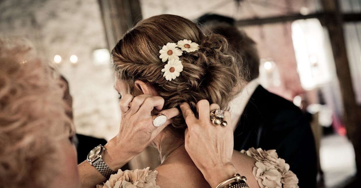 découvrez les dernières tendances de coiffure avec des conseils d'experts pour sublimer votre look. que ce soit un chignon élégant, des ondulations naturelles ou une coupe rafraîchissante, trouvez l'inspiration pour votre prochaine coiffure.