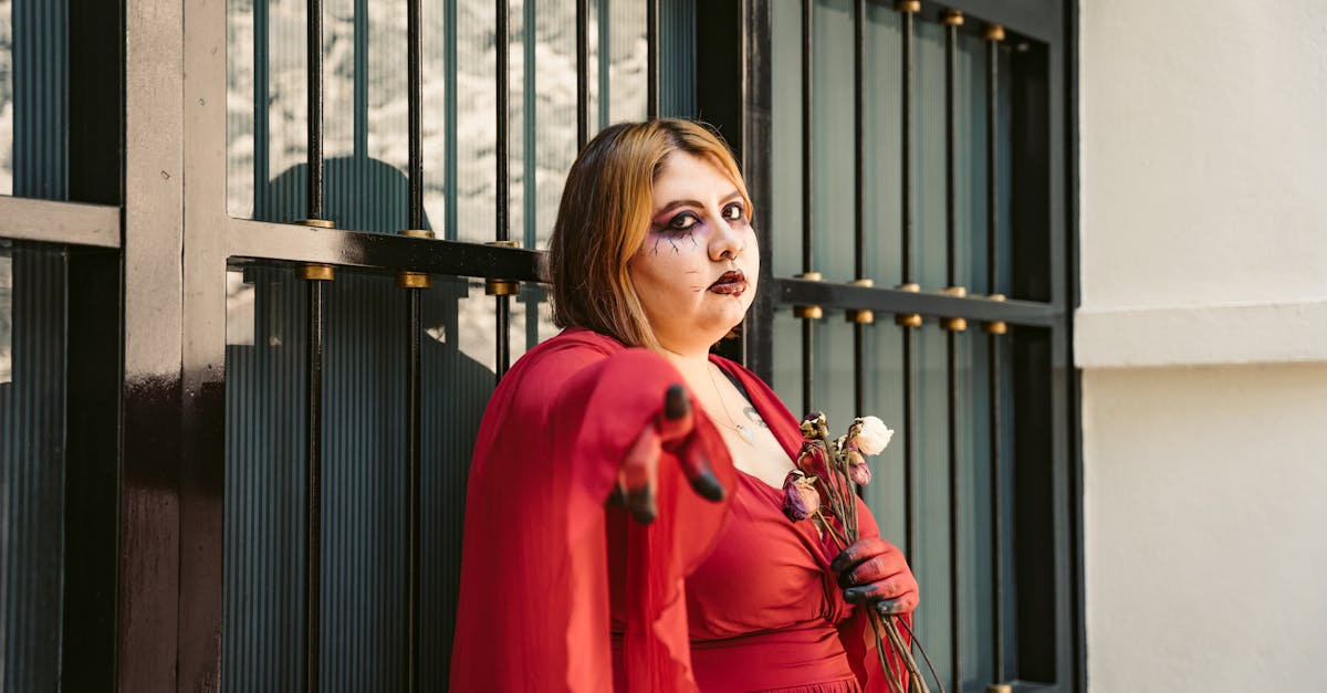 découvrez les meilleures idées de maquillage d'halloween pour impressionner vos amis et vous démarquer lors de vos fêtes. des tutoriels simples aux looks les plus audacieux, laissez libre cours à votre créativité pour un halloween inoubliable!
