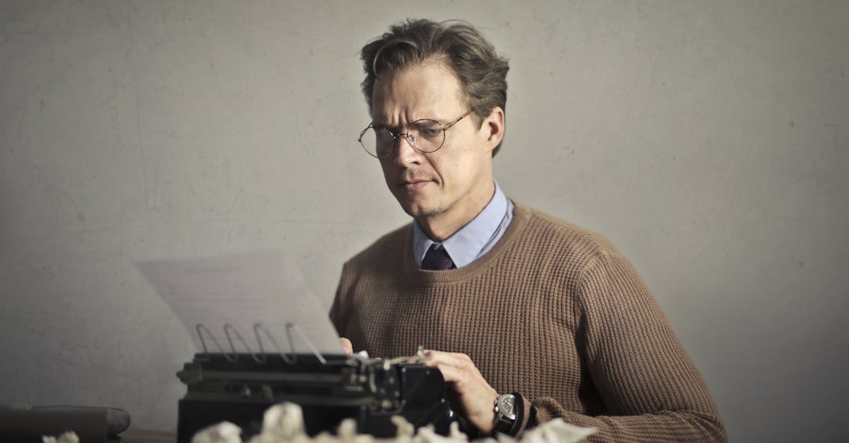découvrez le monde captivant du journalisme : des enquêtes percutantes aux récits poignants, explorez comment les journalistes informent, inspirent et façonnent l'opinion publique à travers leurs écrits et reportages.