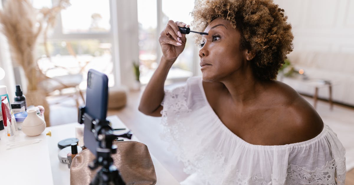 découvrez des astuces de maquillage essentielles pour sublimer votre beauté naturelle. apprenez à optimiser votre routine de maquillage avec des conseils pratiques, des techniques professionnelles et des produits recommandés pour un look éclatant au quotidien.
