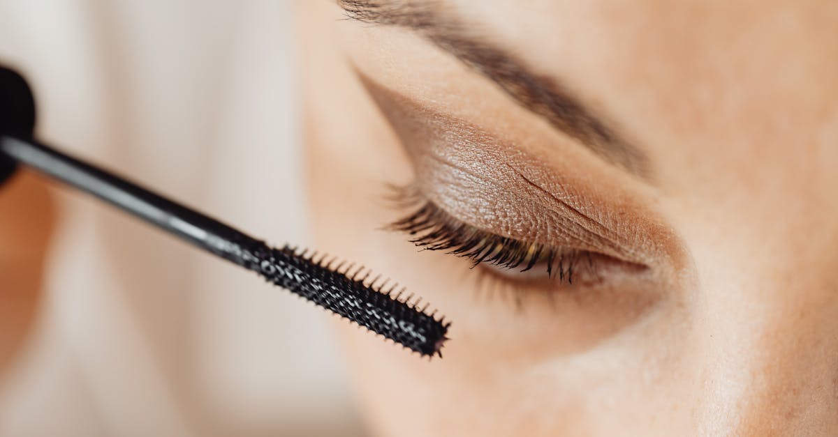 découvrez des astuces de maquillage essentielles pour sublimer votre beauté. apprenez les techniques incontournables, les produits à privilégier et des conseils d'experts pour un look parfait en toutes circonstances.