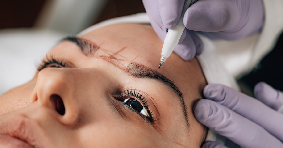 découvrez l’eyelash enhancement, une technique innovante pour sublimer votre regard avec des cils plus longs, denses et naturels. obtenez un résultat élégant sans mascara pour des yeux éclatants au quotidien.