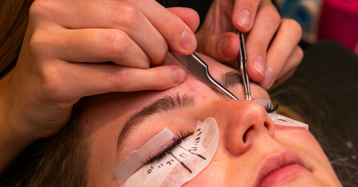 découvrez l'eyelash enhancement, une technique innovante pour sublimer et accentuer naturellement vos cils. obtenez un regard intense et raffiné sans mascara, pour une beauté durable et personnalisée.