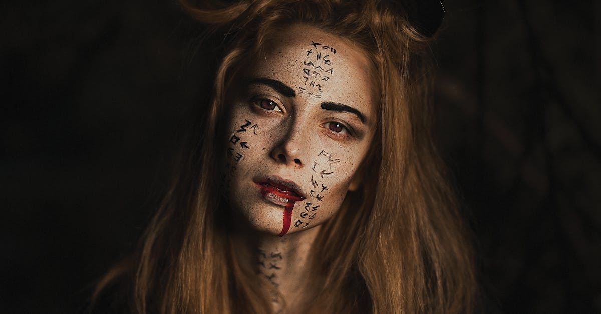 découvrez l'essence de la femme fatale, symbole de séduction, de mystère et de puissance. plongez dans l'univers fascinant de cette figure mythique à travers son histoire, ses caractéristiques et son influence sur la culture populaire.