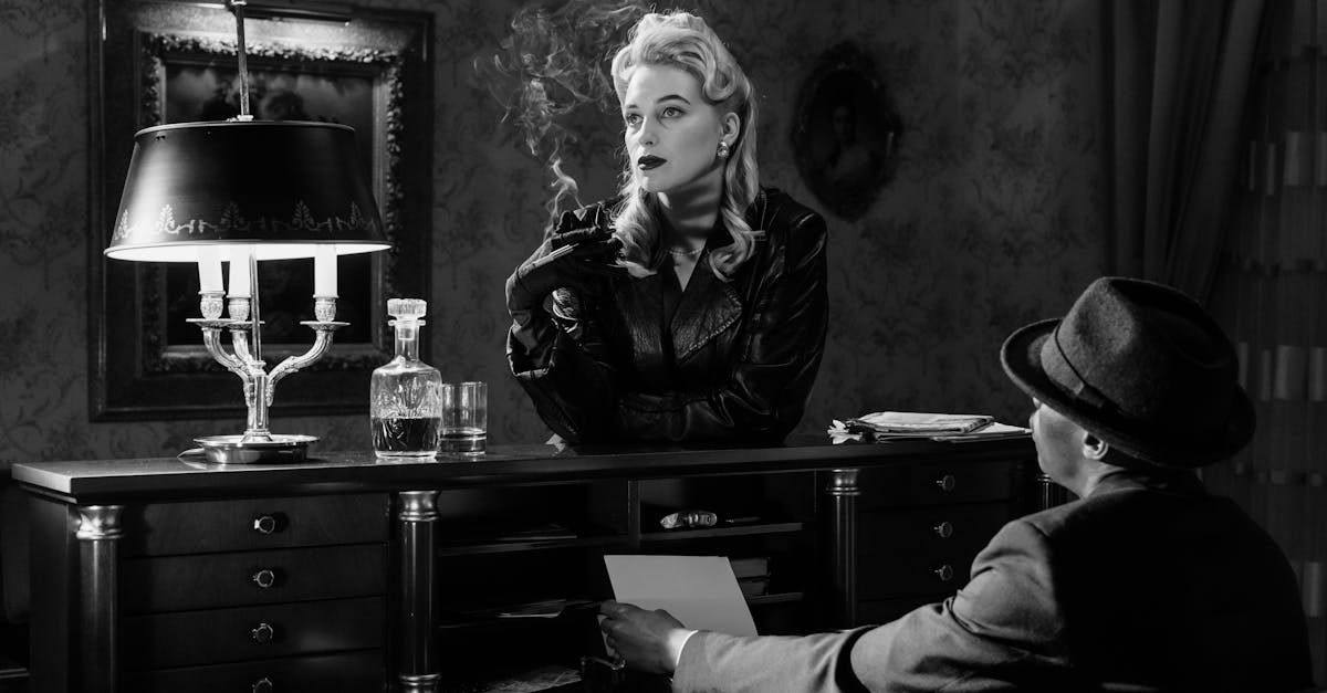 découvrez le mystère et le charme envoûtant de la femme fatale : séduction, pouvoir et élégance réunis dans un personnage fascinant, emblématique du cinéma et de la littérature.