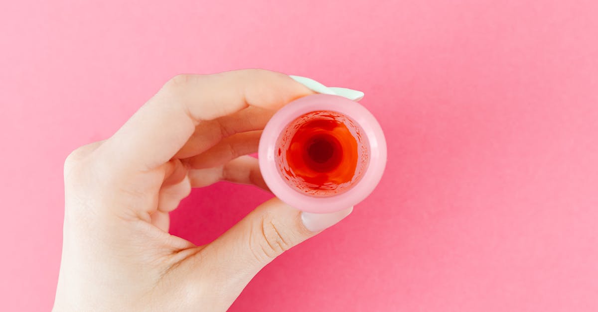 découvrez tout ce qu'il faut savoir sur le cycle menstruel : ses différentes phases, les symptômes courants, des conseils pour mieux le vivre au quotidien et des réponses à vos questions fréquentes sur la santé menstruelle.