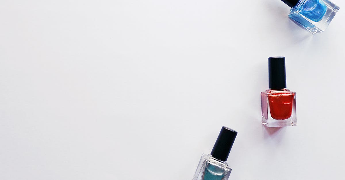 découvrez notre dissolvant pour vernis à ongles efficace : il élimine en douceur toutes les couleurs de vernis sans abîmer vos ongles ni dessécher la peau. idéal pour des ongles propres et soignés.