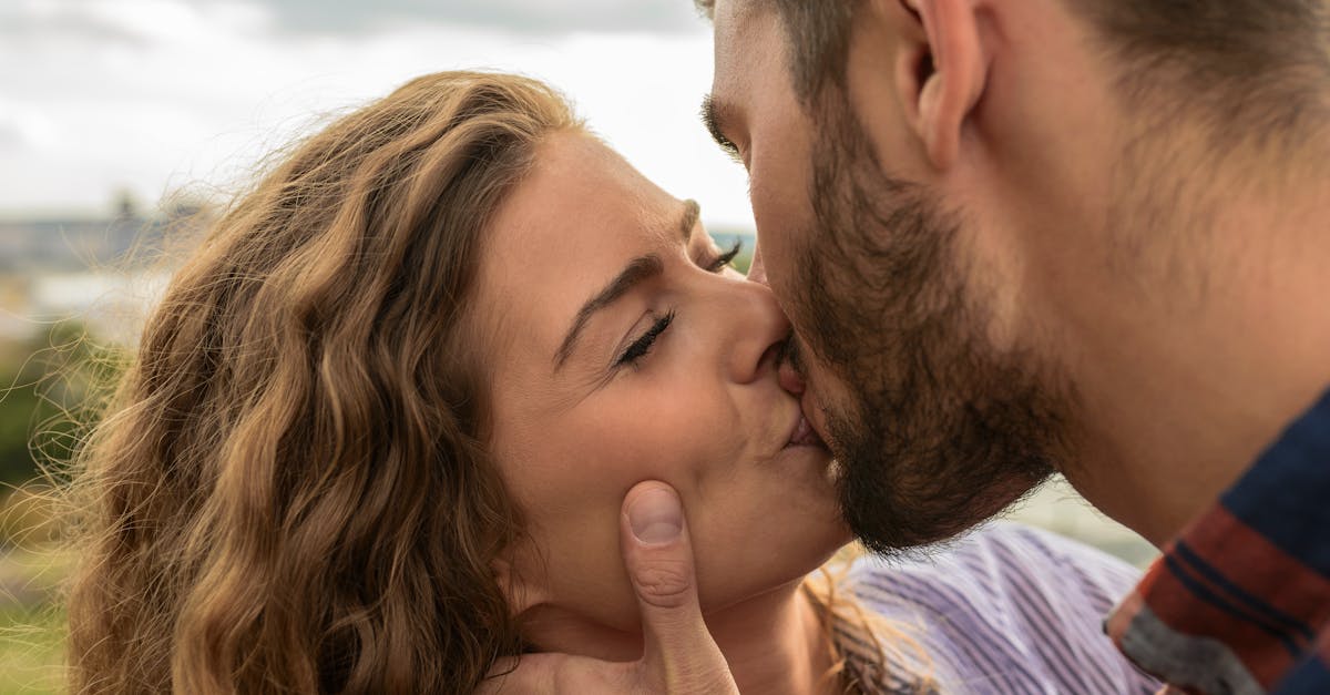 découvrez la beauté des amitiés romantiques, où la complicité et l'affection transcendent les frontières traditionnelles. plongez dans un univers où les sentiments se mêlent à l'amitié, créant des liens uniques et inoubliables.