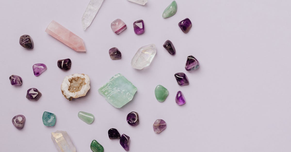 découvrez l'univers du semi-permanent : une technique innovante qui allie beauté et durabilité pour des ongles impeccables et tendance. apprenez tout sur les méthodes d'application, les conseils d'entretien et les dernières tendances en matière de manucure semi-permanente.