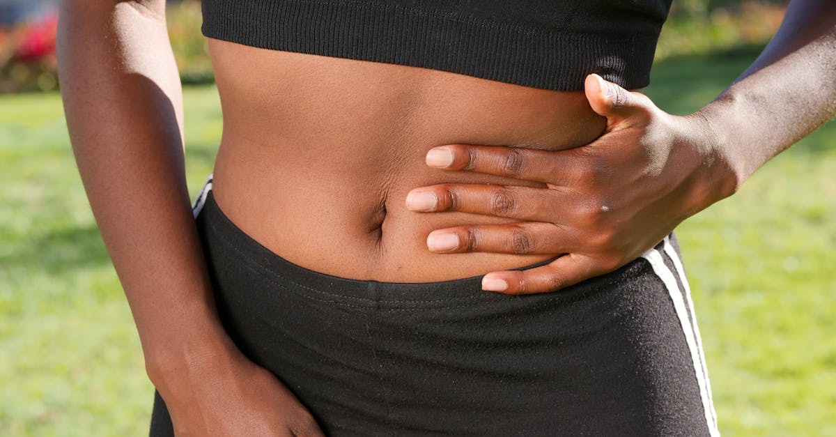 découvrez les causes, symptômes et traitements possibles de la douleur abdominale. apprenez quand consulter un médecin et comment soulager vos maux de ventre.