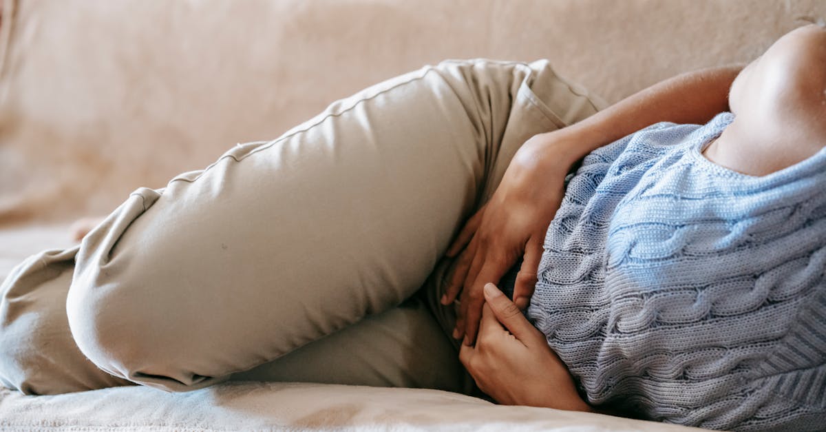 découvrez les causes, symptômes et traitements possibles de la douleur abdominale, ainsi que des conseils pour savoir quand consulter un médecin. informations claires pour mieux comprendre et gérer les douleurs au ventre.