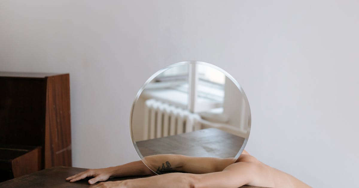 découvrez notre collection de miroirs design pour sublimer votre intérieur. styles modernes, matériaux raffinés et finitions élégantes pour une touche unique et décorative à chaque pièce.
