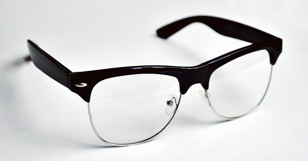 découvrez notre collection de lunettes tendance pour hommes et femmes. verres de qualité, montures stylées et confortables adaptés à tous les besoins. trouvez la paire parfaite qui allie mode et performance, au meilleur prix.