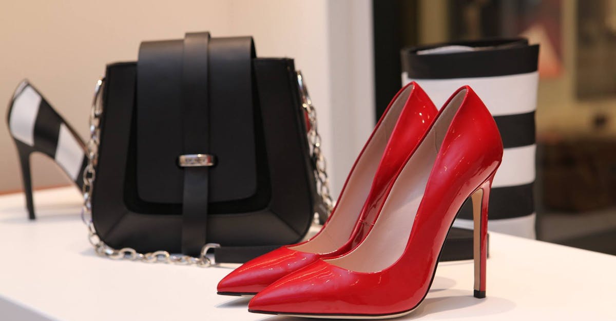 découvrez les dernières tendances de la mode, des conseils de style et les nouveautés des grandes marques pour affirmer votre look et exprimer votre personnalité.