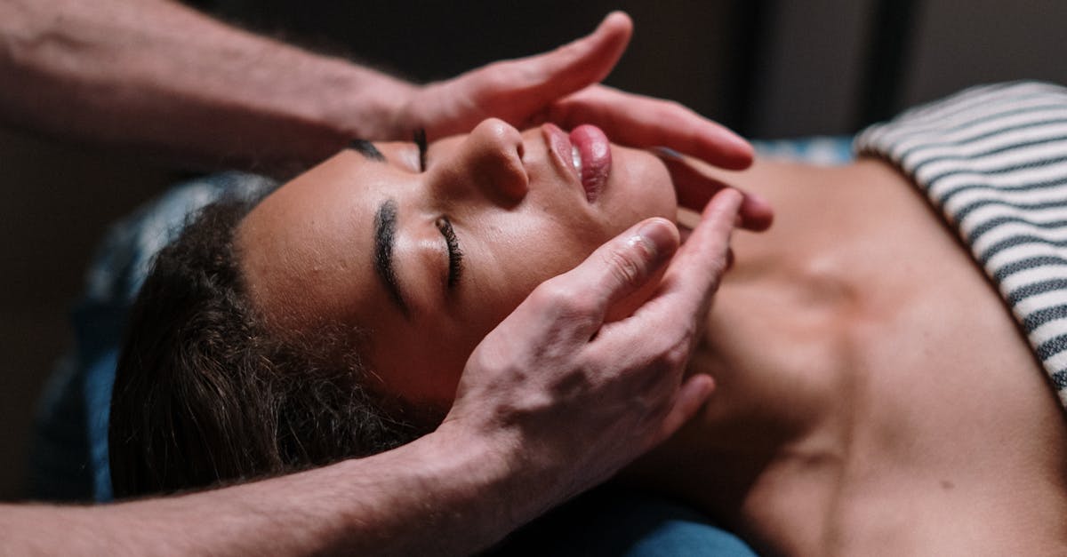 découvrez notre huile capillaire nourrissante : idéale pour hydrater, renforcer et sublimer vos cheveux au quotidien. formule naturelle pour une chevelure saine et éclatante.