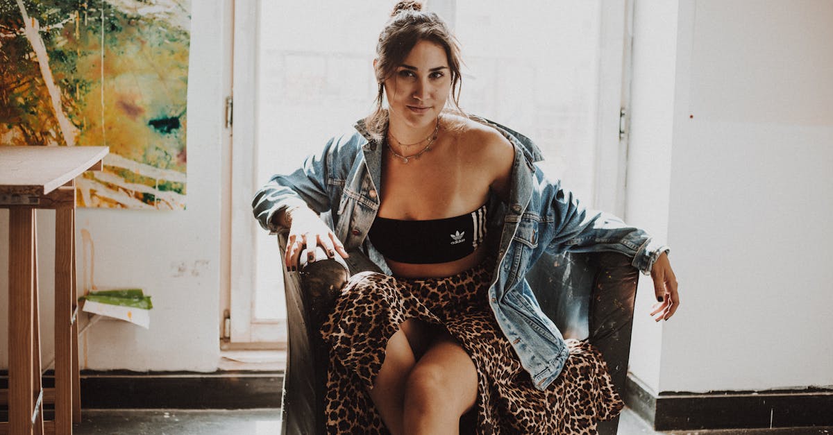 découvrez comment porter la jupe léopard avec style ! astuces, idées de looks et inspirations pour adopter cette pièce tendance et élégante en toutes saisons.