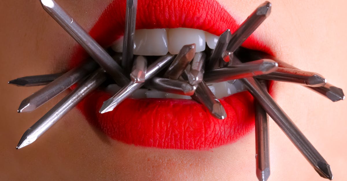 découvrez nos rouges à lèvres tendance pour sublimer votre sourire. texture crémeuse, tenue longue durée et couleurs éclatantes : trouvez le lipstick parfait pour chaque occasion !