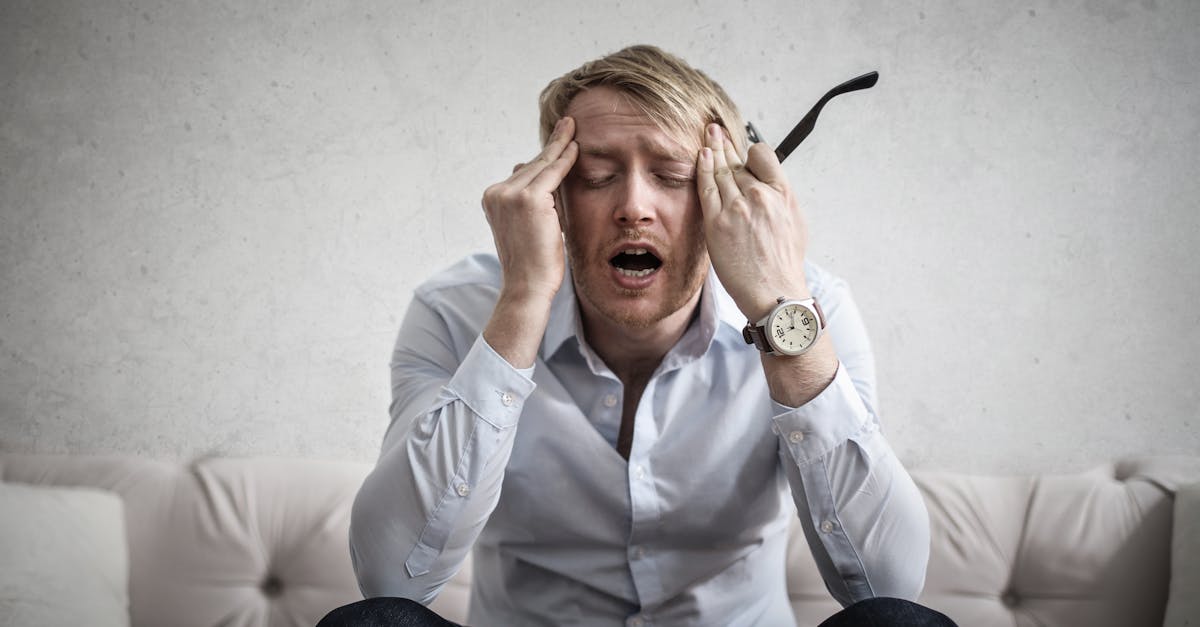 découvrez les causes, symptômes et traitements de la douleur au nombril. informez-vous sur les pathologies associées à la douleur ombilicale et quand consulter un médecin.