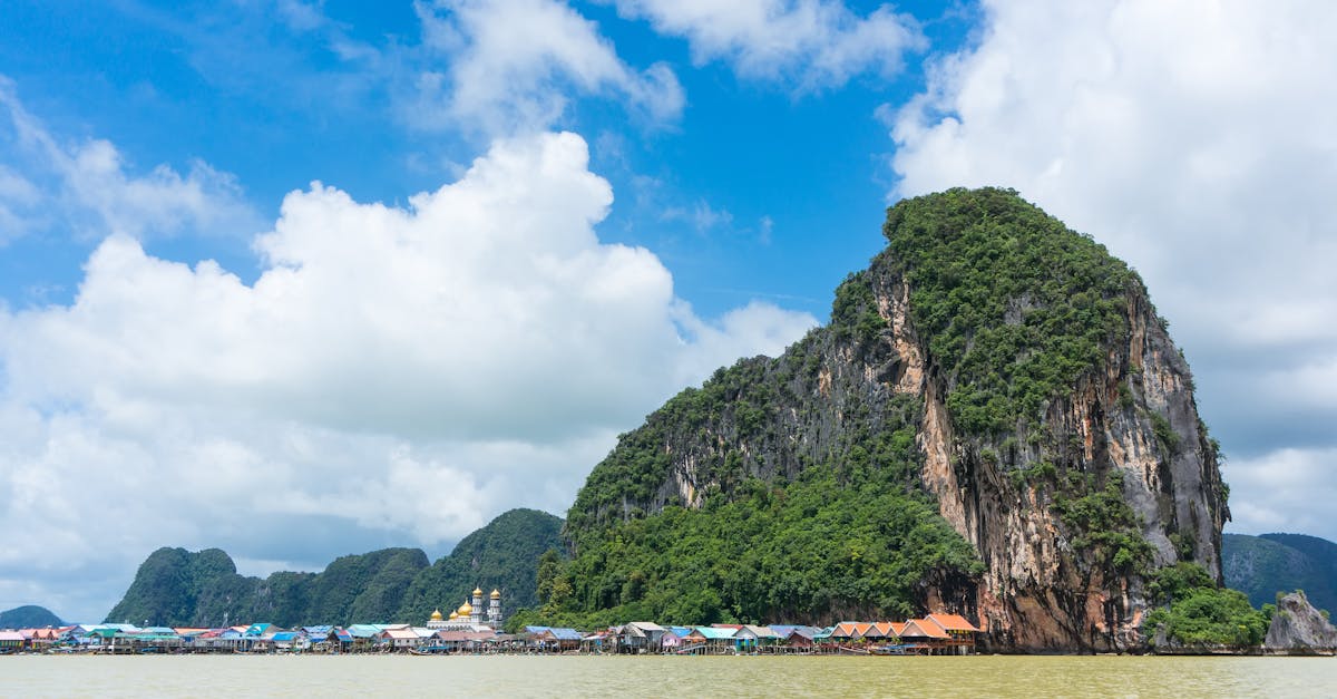 découvrez la thaïlande, une destination fascinante d'asie du sud-est reconnue pour ses plages paradisiaques, sa cuisine savoureuse, ses temples bouddhistes magnifiques et sa culture chaleureuse. préparez votre voyage en thaïlande et laissez-vous séduire par ses paysages et ses traditions.