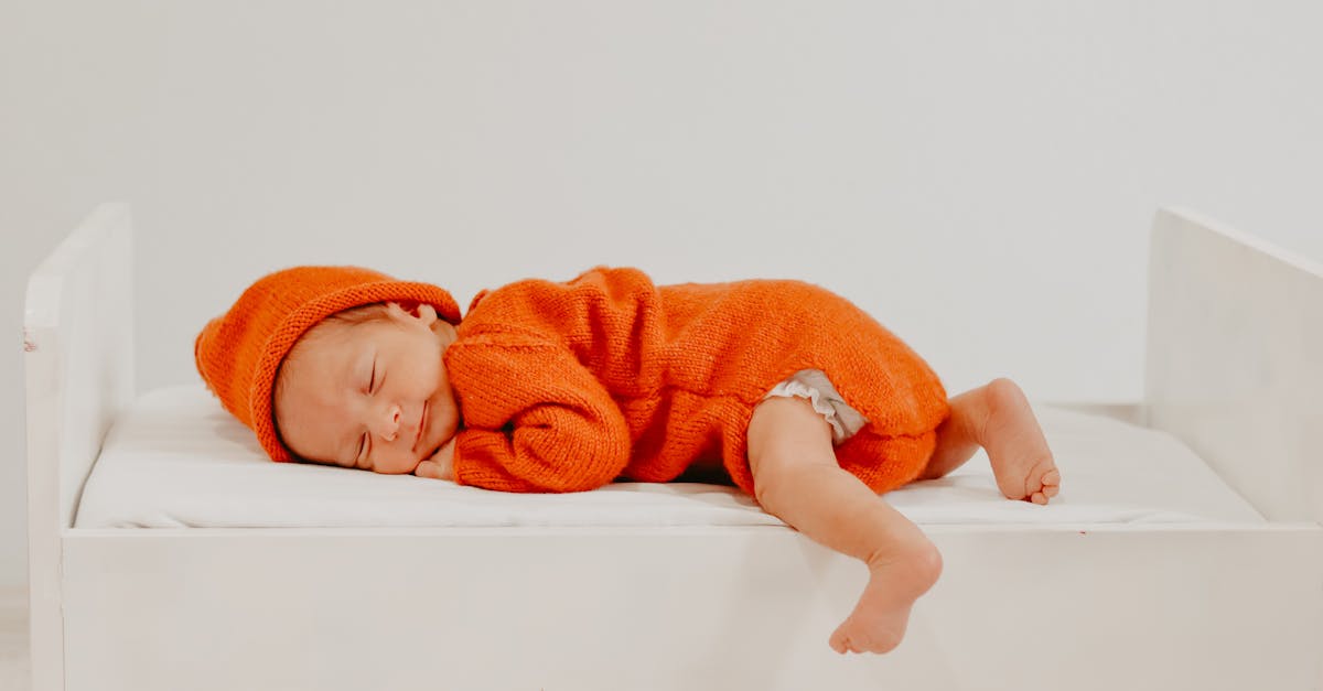 découvrez nos vêtements de sommeil pour bébé, confortables et sûrs, conçus pour assurer des nuits paisibles à votre tout-petit. large choix de pyjamas doux et gigoteuses adaptées à chaque saison.