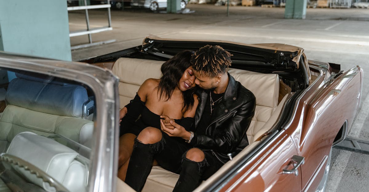 découvrez notre collection de jeans noirs pour homme et femme : des modèles tendance, confortables et faciles à assortir à toutes les occasions. trouvez le jean noir parfait pour votre style !