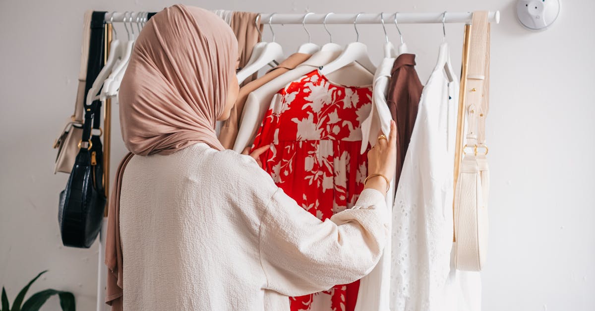 découvrez nos idées et conseils pour aménager un dressing fonctionnel, moderne et adapté à vos besoins. optimisez votre espace de rangement avec style et praticité.