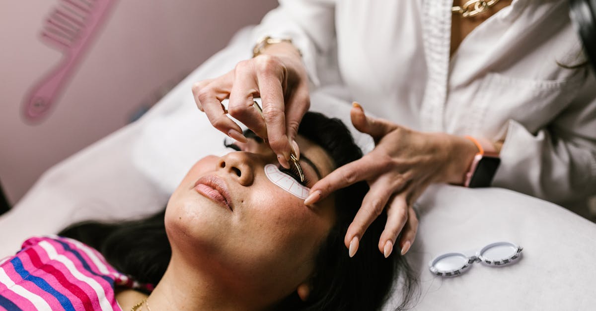découvrez tout sur les extensions de cils : conseils, avantages, entretien et astuces pour un regard sublimé longue durée. sublimez vos yeux avec des cils parfaits !