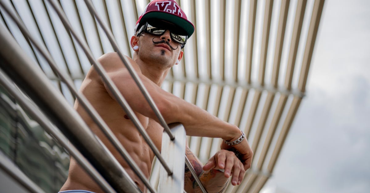 découvrez tout ce que vous devez savoir sur la pilosité faciale : styles, entretien, soins de la barbe et conseils pour un visage impeccable, quel que soit votre type de poils.