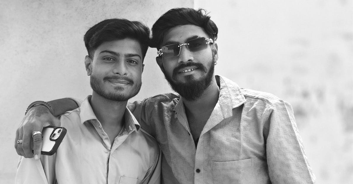 découvrez tout ce qu'il faut savoir sur les poils du visage : conseils d'entretien, styles de barbe et moustache, astuces pour une pilosité soignée et adaptée à votre visage.