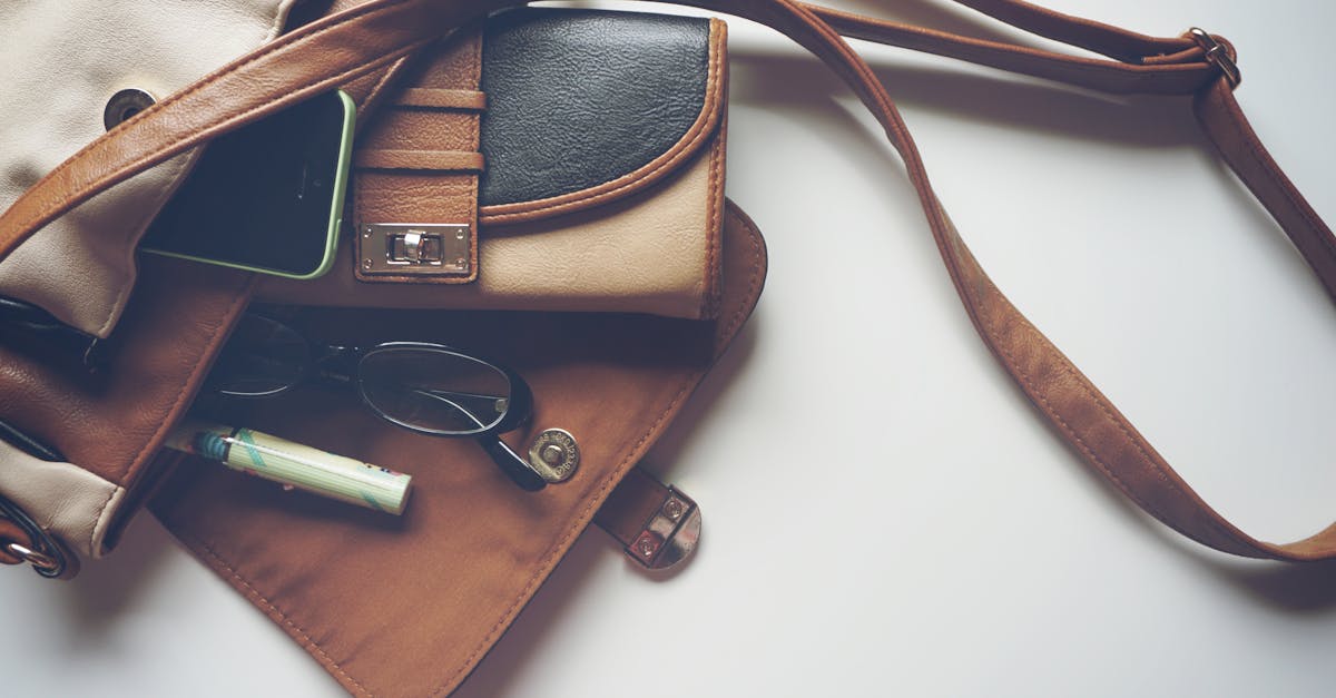 découvrez notre sélection d’accessoires de mode tendance : sacs, bijoux, lunettes, ceintures et plus encore pour sublimer votre style au quotidien.