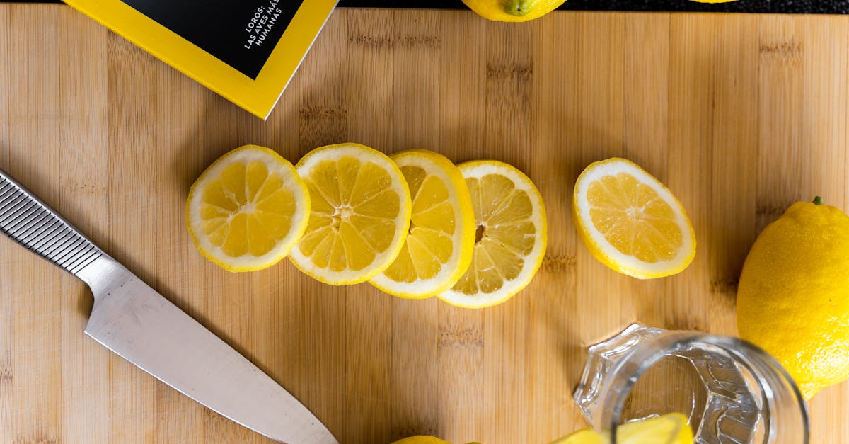 découvrez les bienfaits surprenants du jus de citron pour la santé : vitamines, digestion, énergie et détox. adoptez-le dans votre routine quotidienne !
